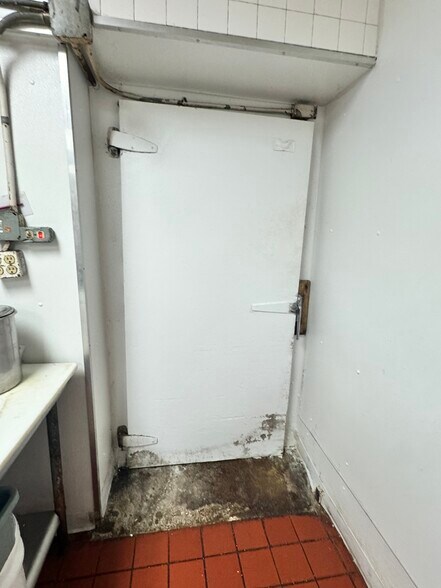 More Photos Of 3707 30th Ave, Kenosha Restaurant For Sale