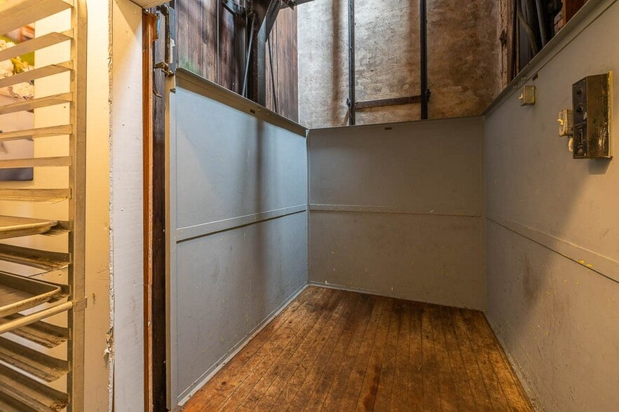 More Photos Of 1423-1425 Newcastle St, Brunswick Storefront For Sale