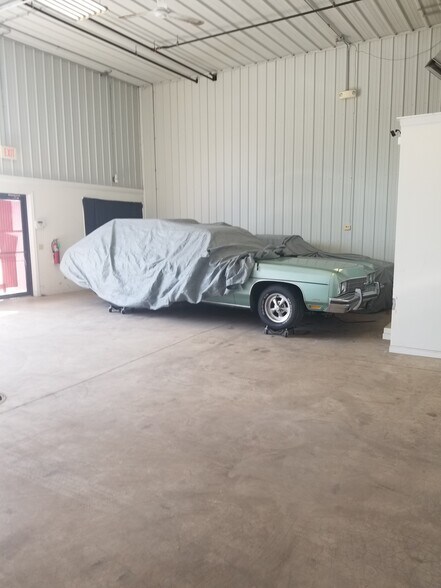 More Photos Of 3325 Louis Sherman Dr, Steger Industrial For Lease
