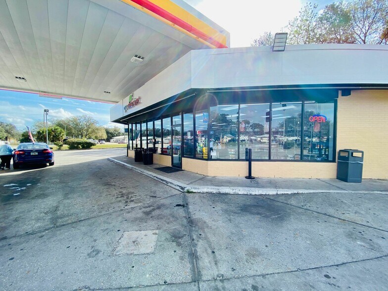 More Photos Of 225 E North Blvd, Leesburg Convenience Store For Sale