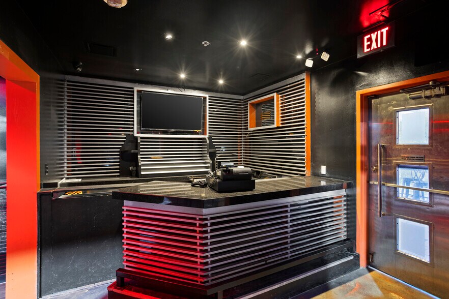 More Photos Of 10333 E Technology Blvd, Dallas Bar For Sale