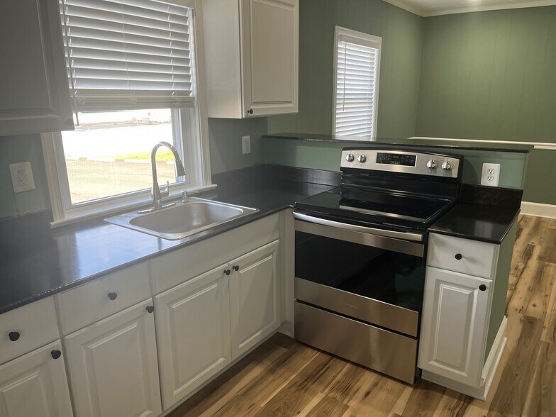 More Photos Of 38 Garrett St, Warrenton Office For Lease