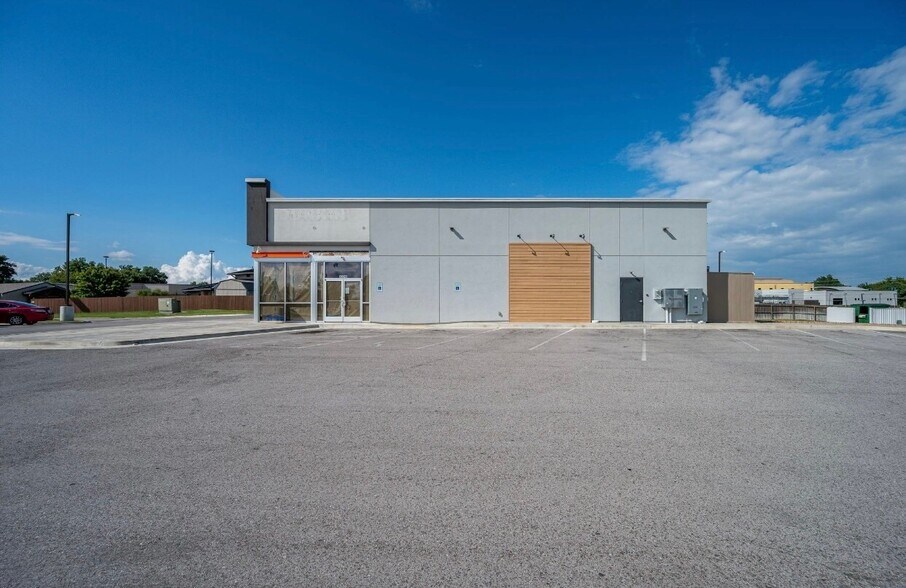 More Photos Of 10249 E 41st St, Tulsa Fast Food For Sale