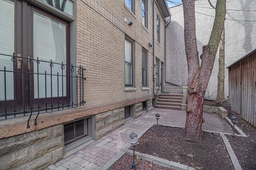 More Photos Of 318 S Thayer St, Ann Arbor Flex For Sale