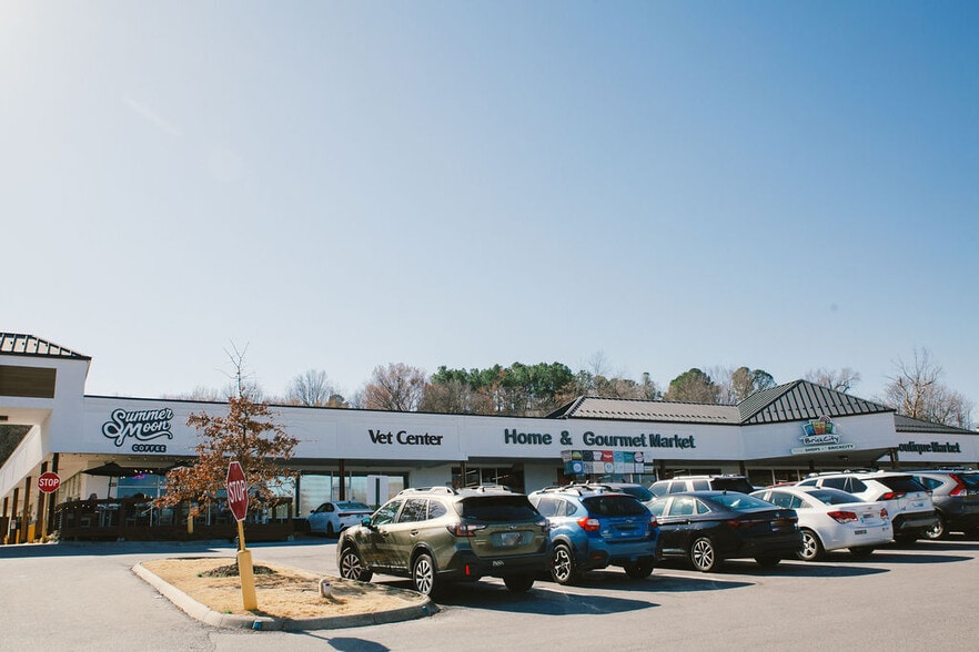 More Photos Of 1320-1554 N College Ave, Fayetteville Unknown For Lease