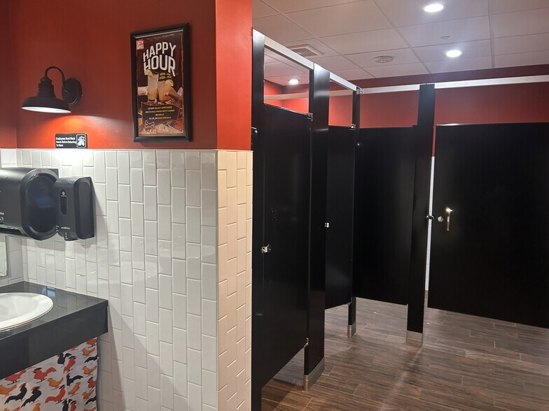 More Photos Of 1701 Payne St, Dallas Apartments For Lease