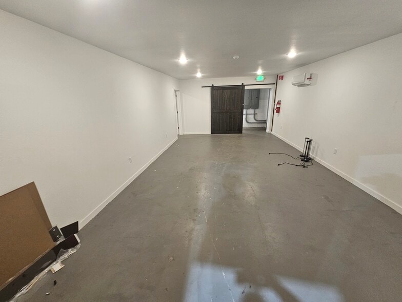 More Photos Of 5833 NE Portland Hwy, Portland Flex For Sale