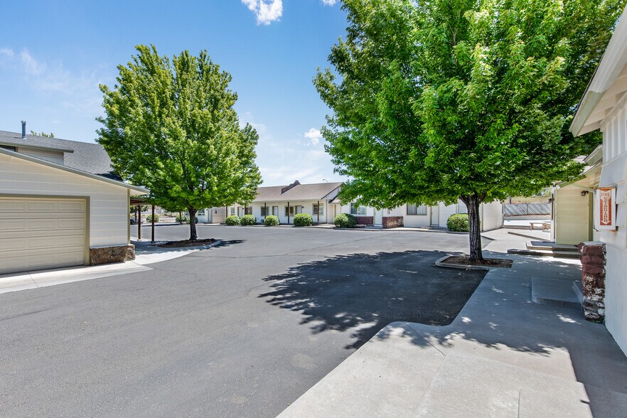 More Photos Of 2010 E Route 66, Flagstaff Apartments For Sale