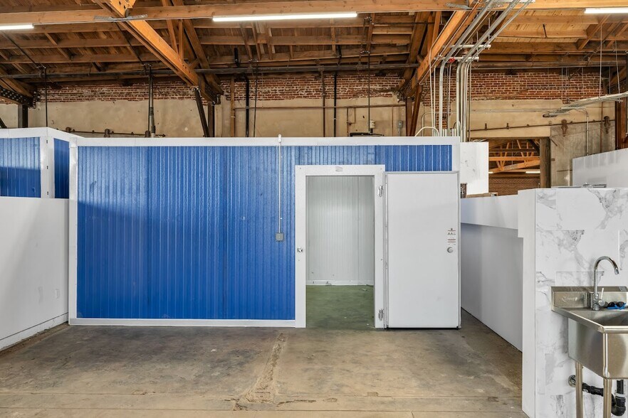 More Photos Of 707 E 7th St, Los Angeles Manufacturing For Lease