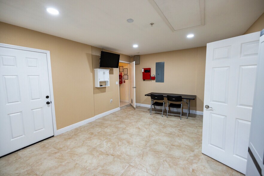 More Photos Of 7128 Wrenwood Cir, Tampa Rehabilitation Center For Sale