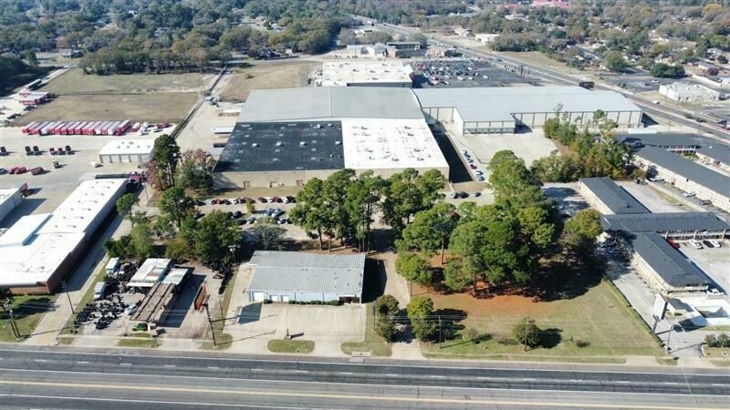More Photos Of 3220 W Gentry Pky, Tyler Warehouse For Sale