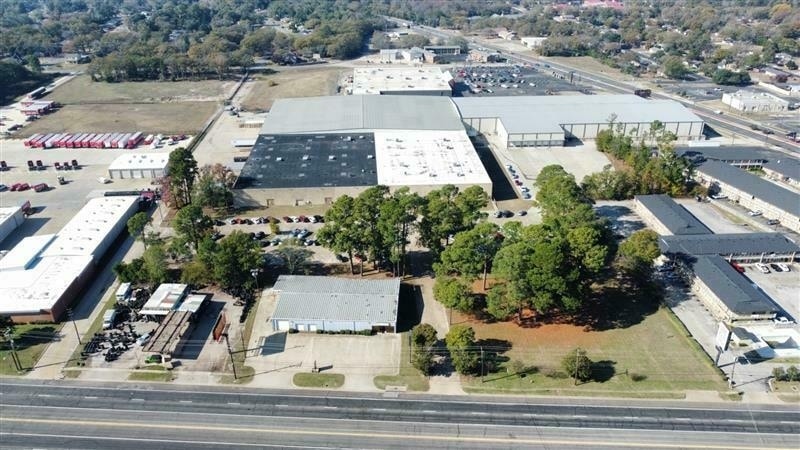 More Photos Of 3220 W Gentry Pky, Tyler Warehouse For Sale