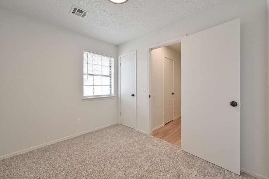 More Photos Of 8300 NW 10th St, Oklahoma City Apartments For Sale