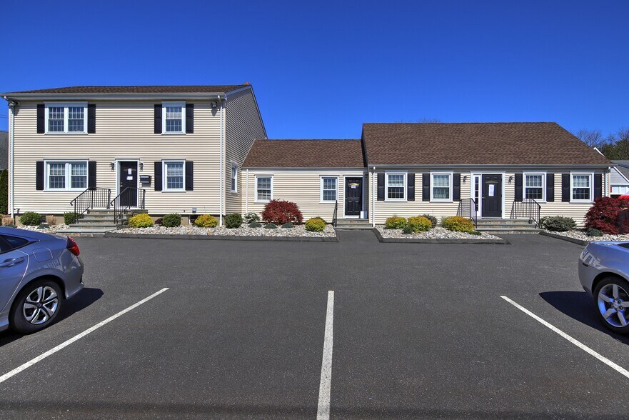 Primary Photo Of 471 Monroe Tpke, Monroe Medical For Lease