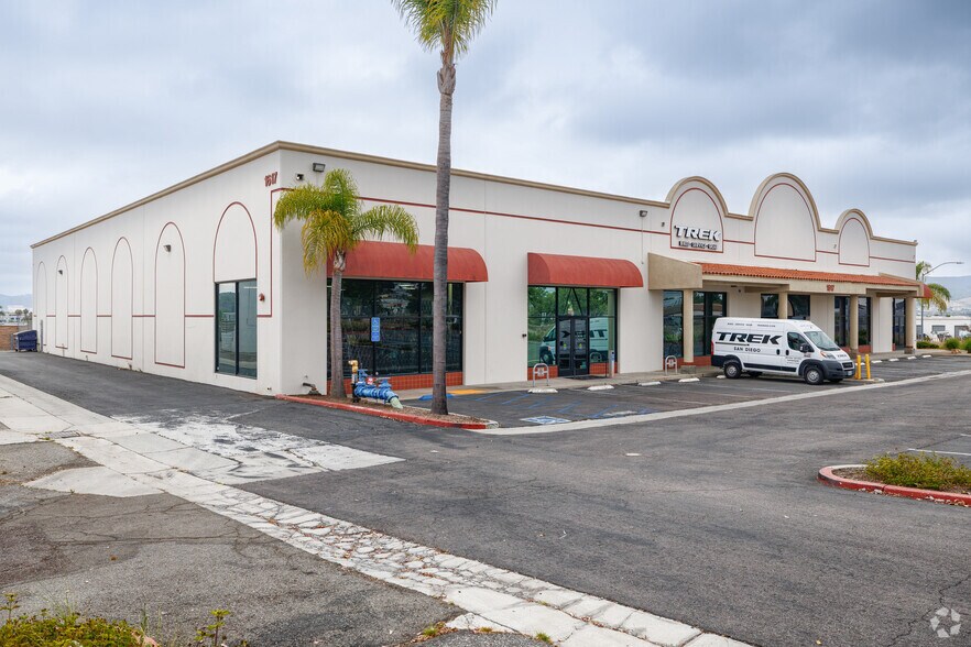 More Photos Of 1617 Capalina Rd, San Marcos Showroom For Lease