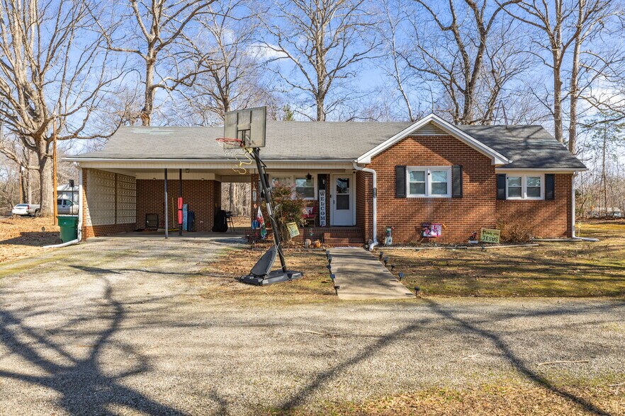 More Photos Of 5513 NC Highway 700, Eden Flex For Sale