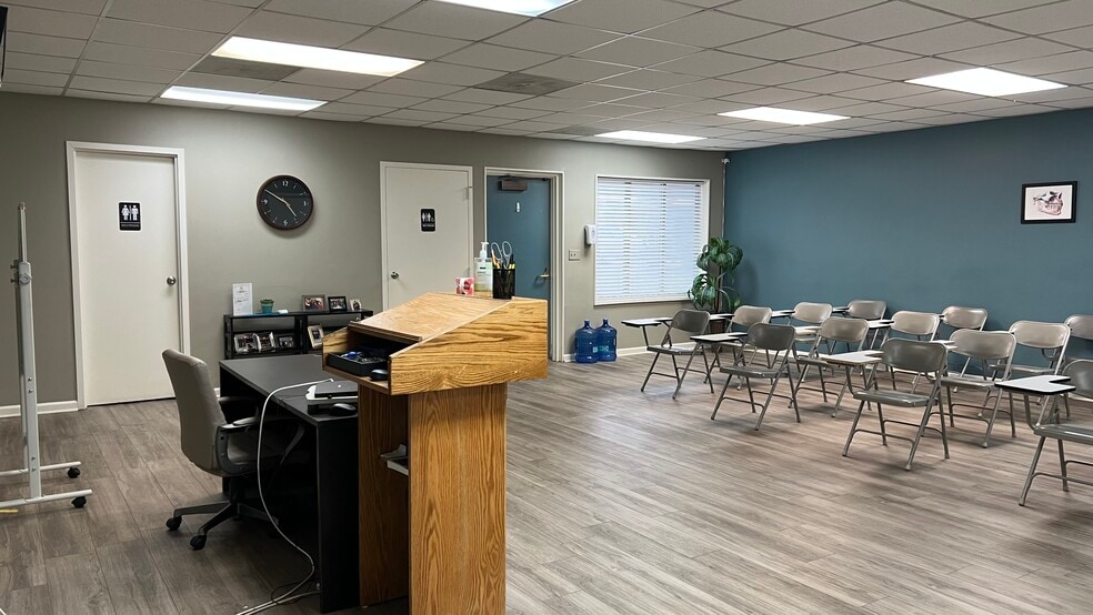 More Photos Of 3707 Latrobe Dr, Charlotte Office For Sale