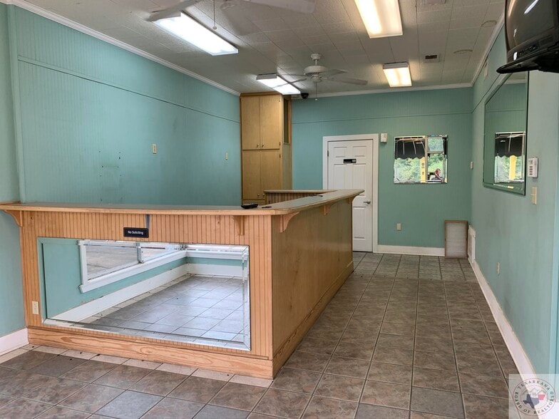 More Photos Of 1201 N Louise St, Queen City Freestanding For Sale