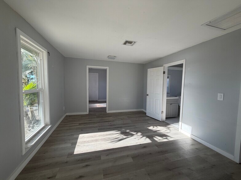 More Photos Of 4707 Pine Island Rd NW, Matlacha Office For Sale