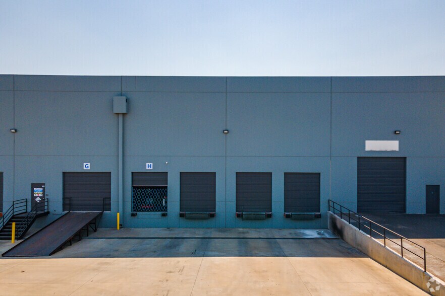 More Photos Of 4645 W McDowell Rd, Phoenix Warehouse For Lease