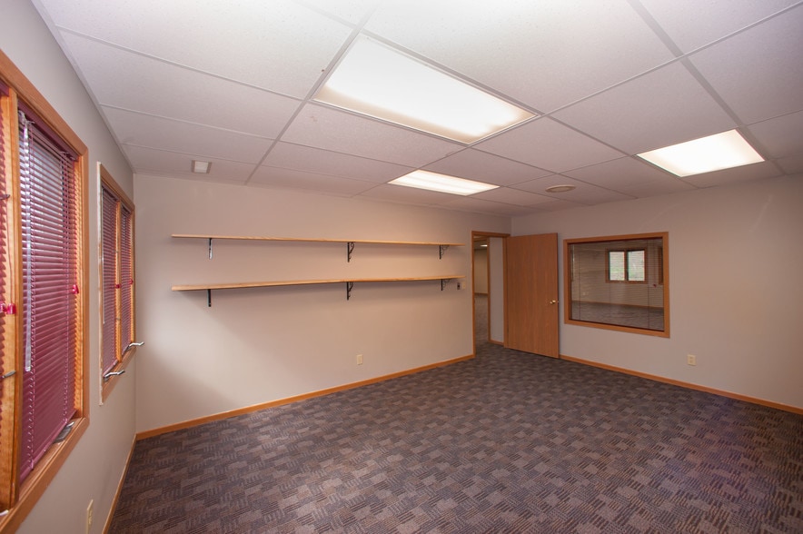 More Photos Of 8980 Hickman Rd, Clive Office For Sale