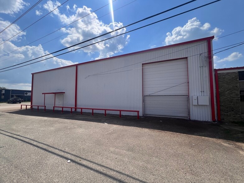 More Photos Of 13207 Highway 6, Santa Fe Auto Repair For Lease