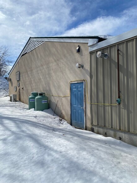 More Photos Of 23 Foundry Ave, Meredith Warehouse For Sale