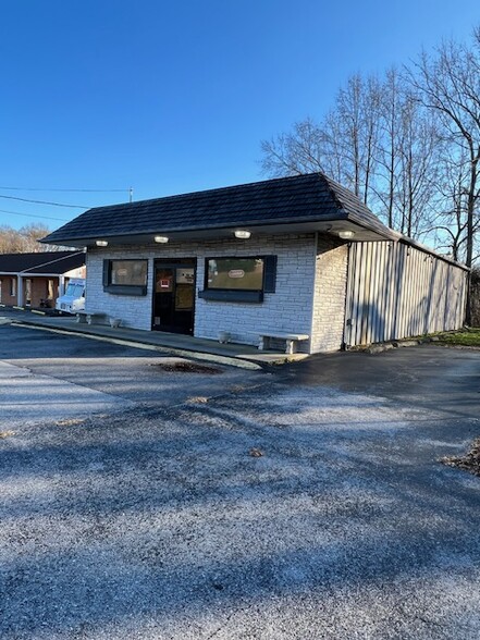 Primary Photo Of 15818 Stewartsville Rd, Vinton Supermarket For Lease