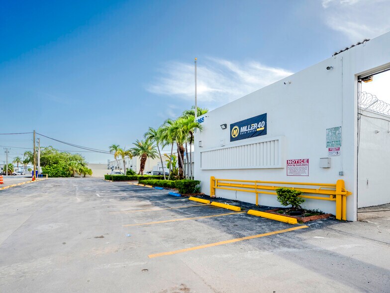 More Photos Of 6865 NW 36th Ave, Miami Manufacturing For Sale
