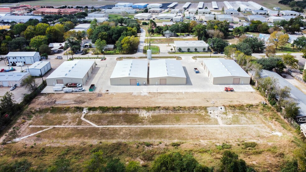 More Photos Of 3406 Longhorn Dr, Houston Warehouse For Lease