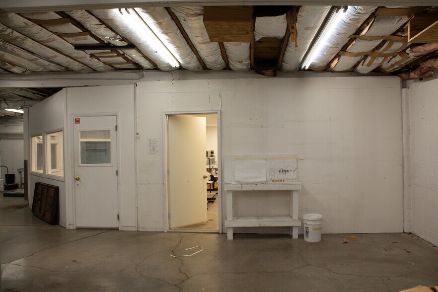 More Photos Of 645 Bellefontaine Ave, Marion Light Distribution For Sale