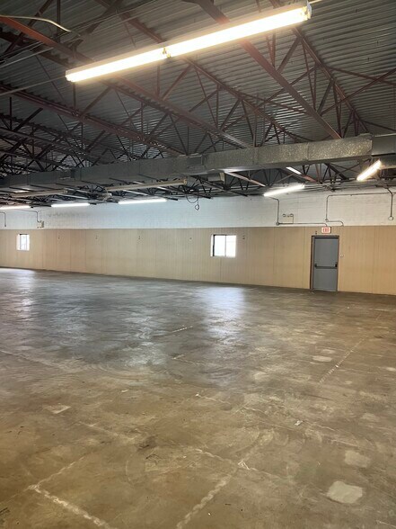 More Photos Of 60 Minnesota Ave, Warwick Warehouse For Lease