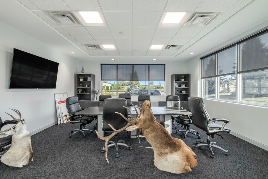 More Photos Of 4072 Flint Asphalt Dr, Burton Distribution For Sale