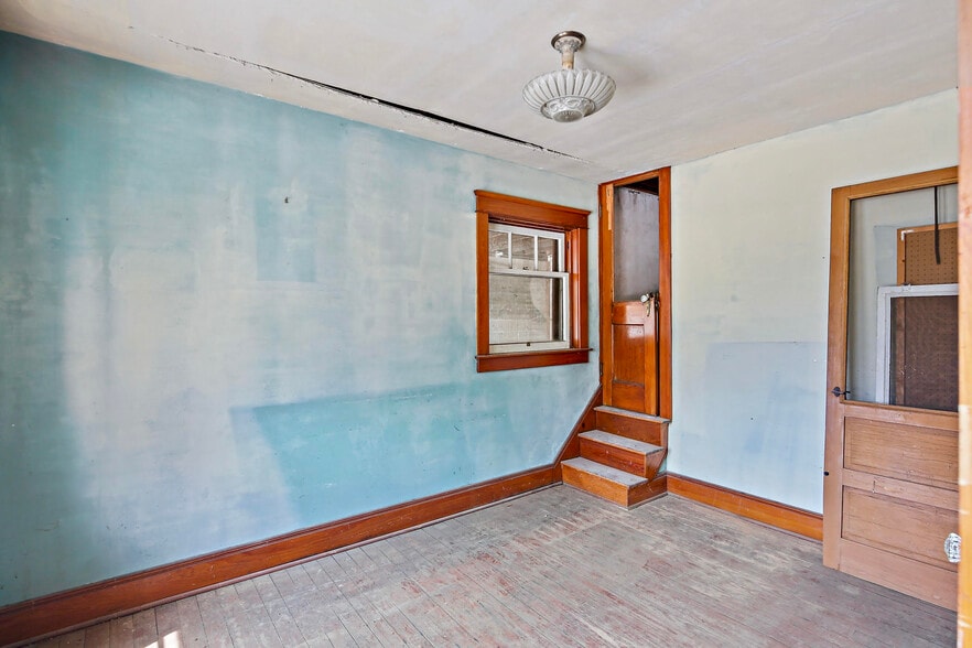 More Photos Of 8106 Intersection Rd, Glen Rock Warehouse For Lease