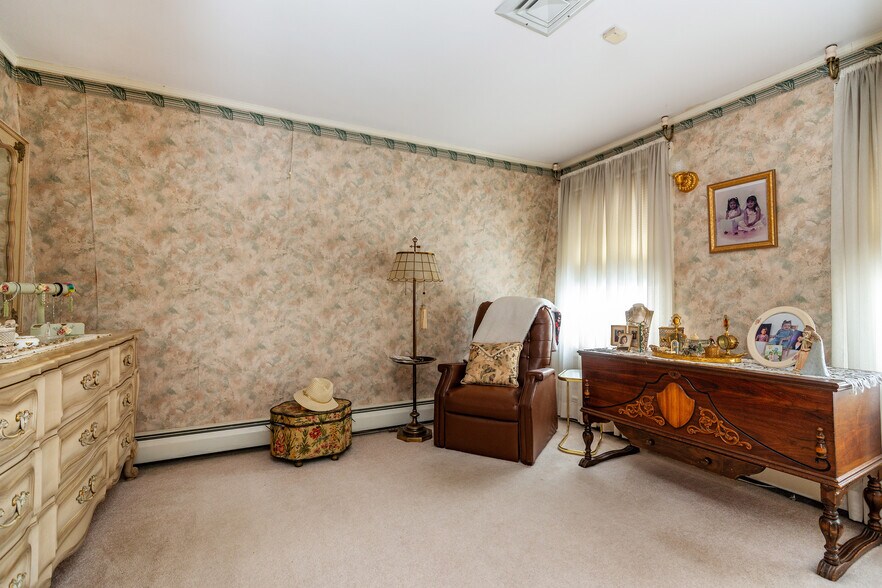 More Photos Of 90 Putnam Pike, Johnston Flex For Sale