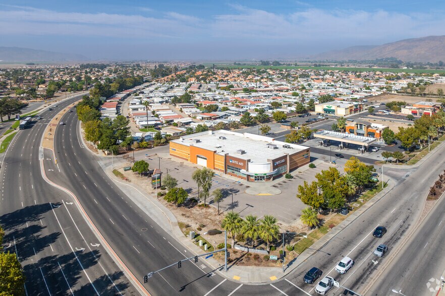 More Photos Of 1180 N State St, San Jacinto Drugstore For Lease
