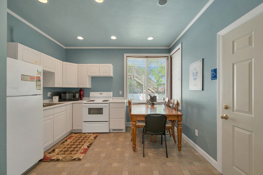 More Photos Of 125 S Quincy St, Green Bay Office For Sale