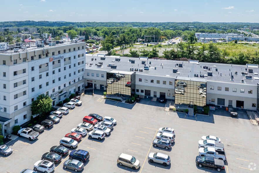 More Photos Of 2-100 Tower Office Park, Woburn Showroom For Lease