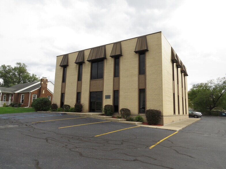 More Photos Of 2111 W Lincoln Hwy, Merrillville Loft Creative Space For Lease