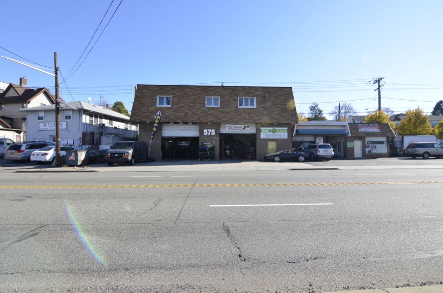 Primary Photo Of 575 Grand Ave, Ridgefield Auto Repair For Lease