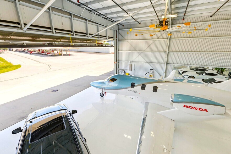 More Photos Of 15809 Addison Rd, Addison Airplane Hangar For Sale