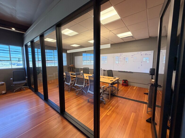 More Photos Of 2620-2626 Spring St, Redwood City Light Manufacturing For Lease