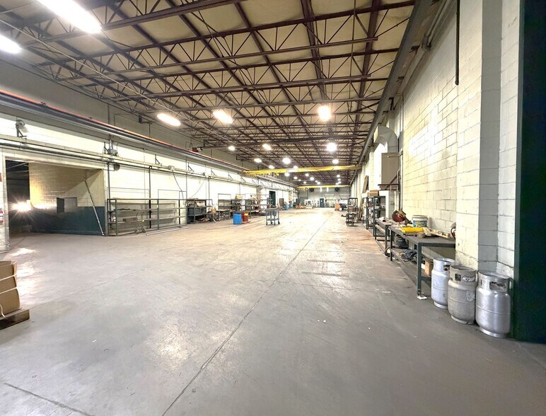 More Photos Of 7234 Blue Ash Rd, Silverton Manufacturing For Sale