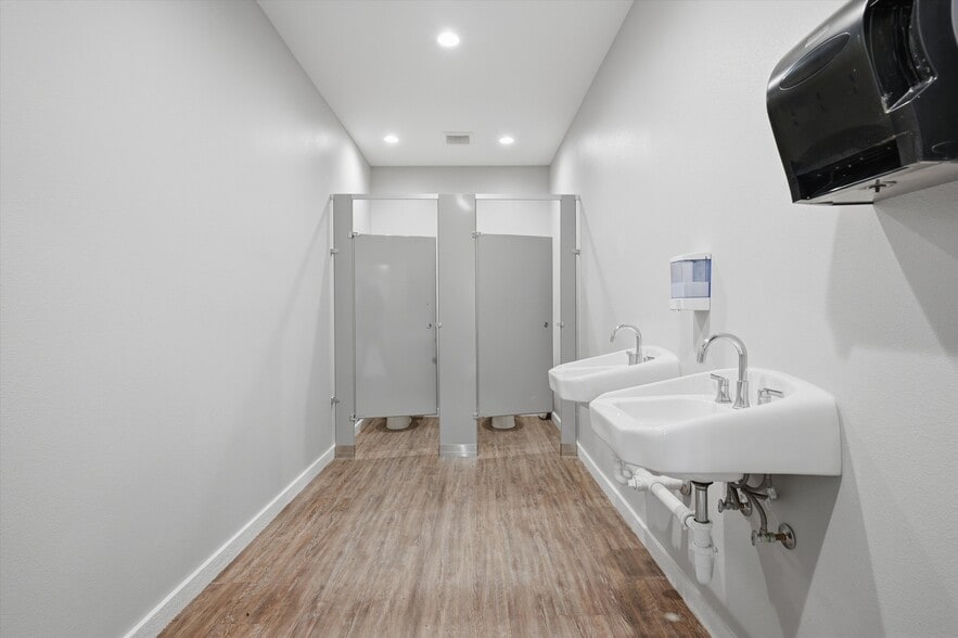 More Photos Of 4747 County Road 211, Gainesville Specialty For Sale