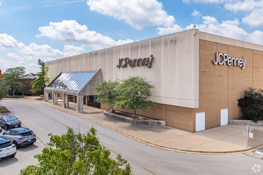 More Photos Of 3340 Mall Loop Dr, Joliet General Retail For Lease