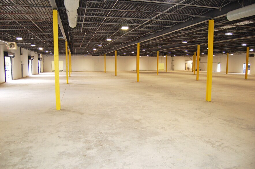 More Photos Of 1716 Whitehead Rd, Woodlawn Warehouse For Lease