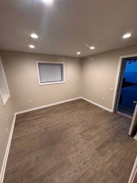 More Photos Of 150 N Delaware Ave, Lindenhurst Storefront Retail Residential For Lease