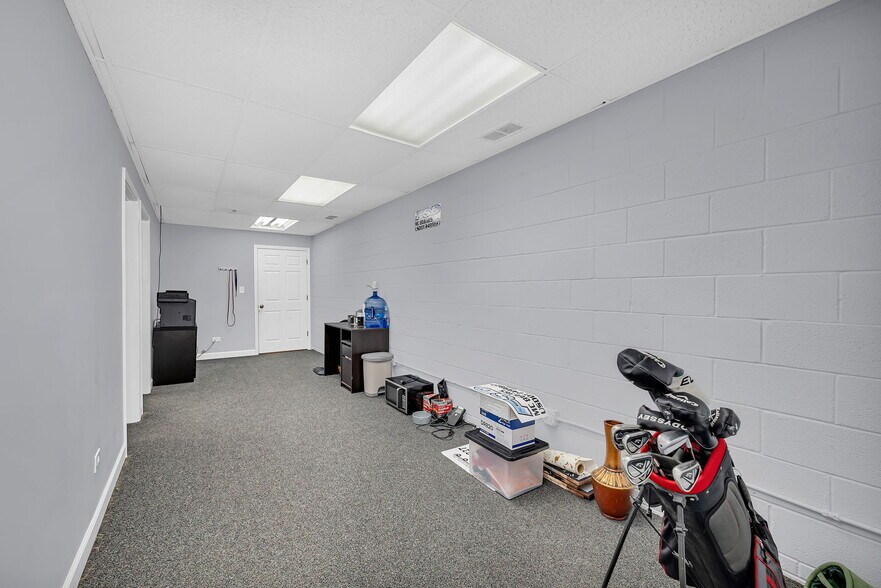 More Photos Of 3S340 Rockwell St, Warrenville Manufacturing For Lease