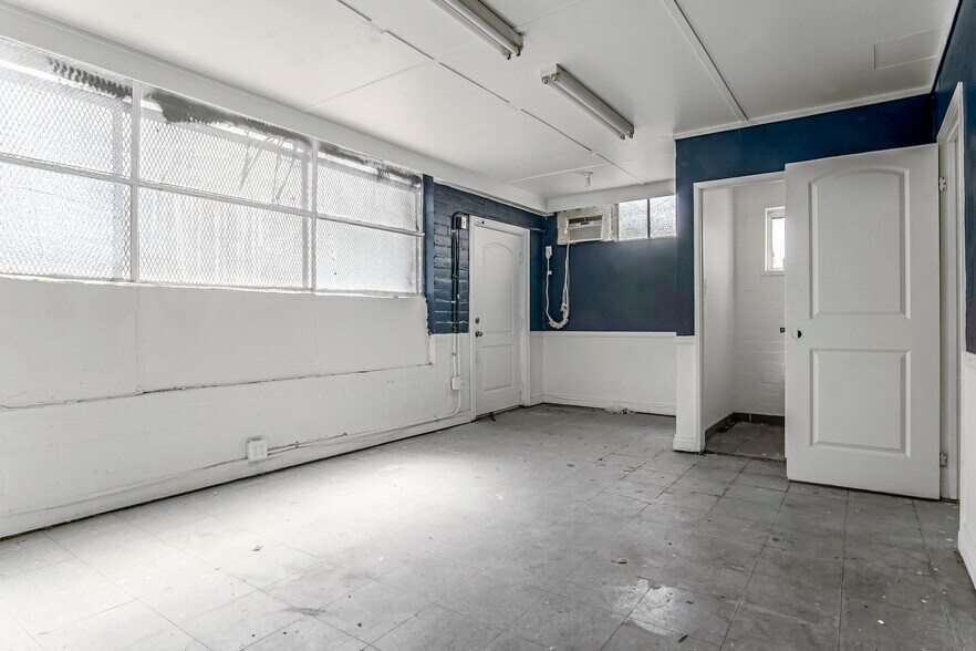 More Photos Of 14117-14123 Bessemer St, Van Nuys Warehouse For Sale