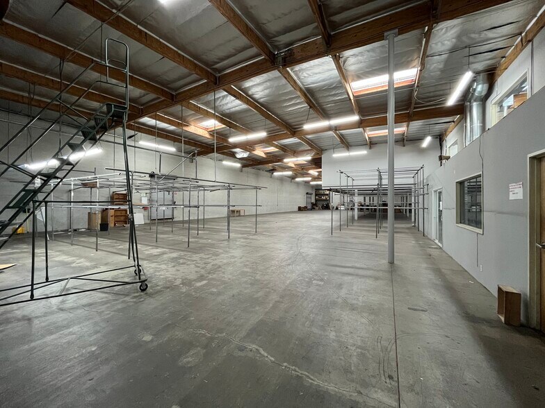 More Photos Of 337 S Anderson St, Los Angeles Manufacturing For Lease